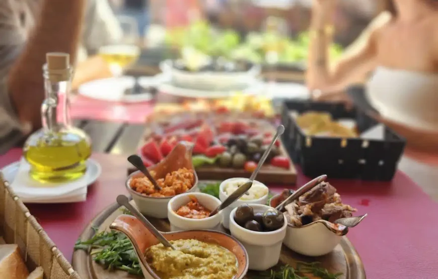 Kotor Walking Tour with Food and Wine tasting